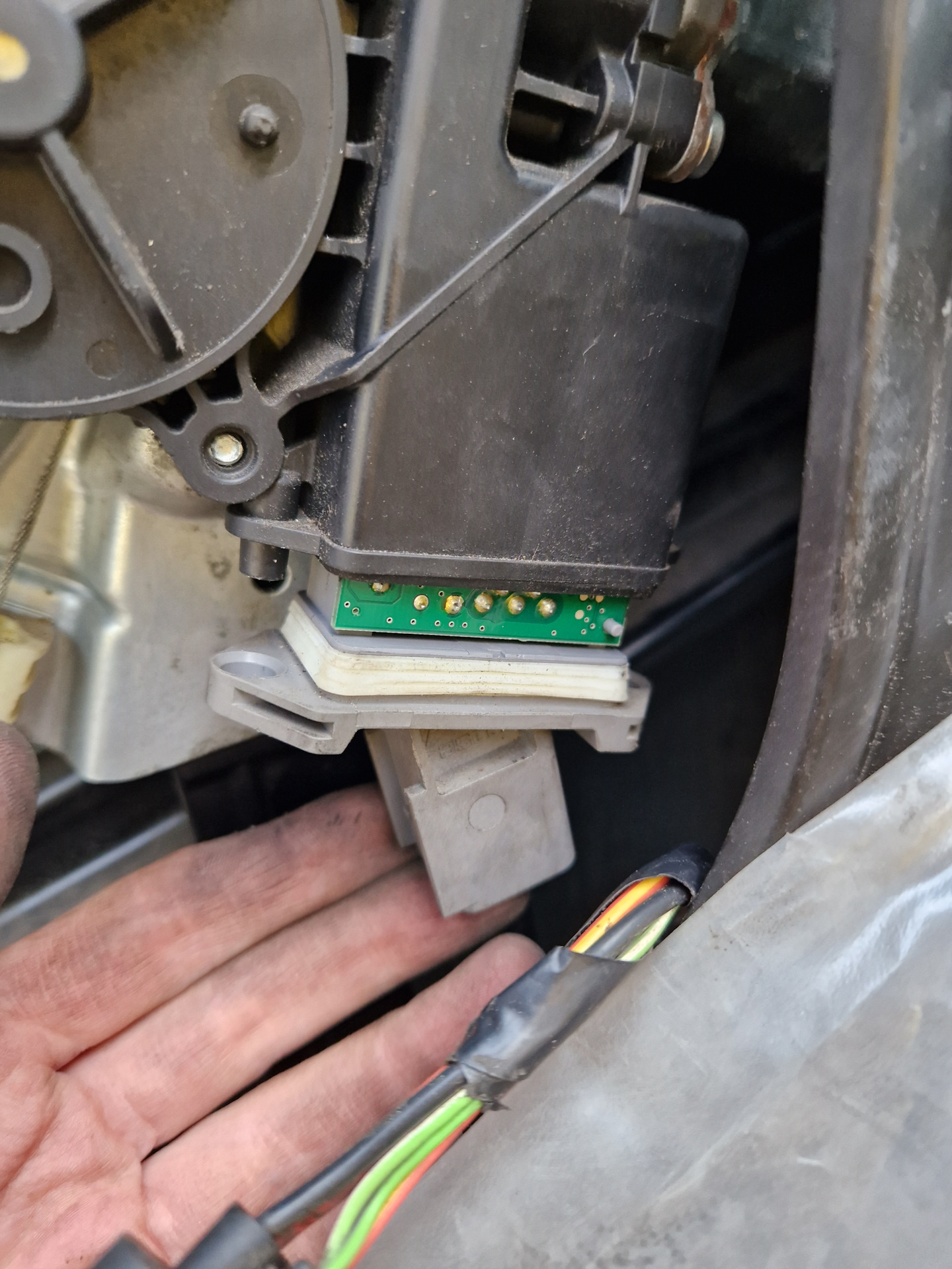 Блок центрального замка на opel zafira b. Не работает центральный замок опель. Не работает центральный замок опель. Штатный центральный замок опель вектра а. Блок центрального замка опель вектра а.