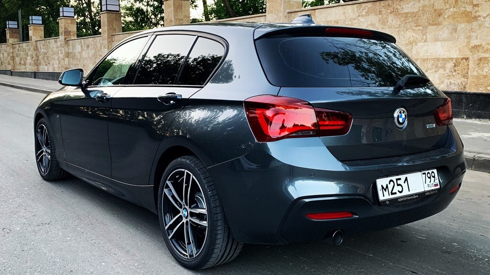 Бмв 118i f20. BMW 118i m Sport. BMW 118i 2018. Диски BMW 118i серая. BMW 118i колеса.