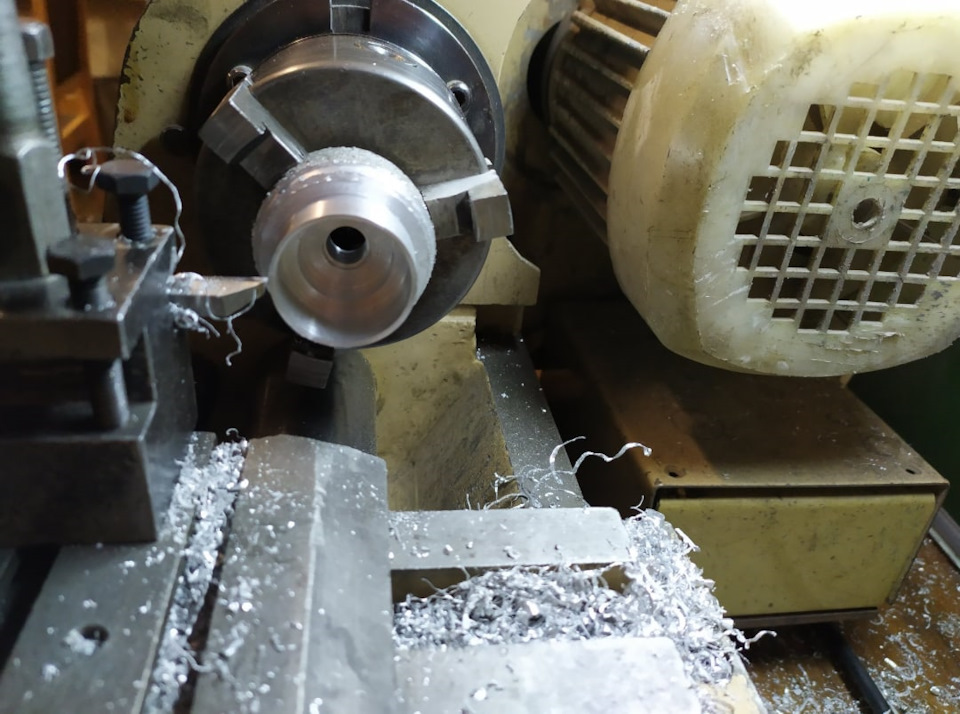 Токарь делает детали… — Volkswagen Transporter T5, 2 л, 2006 года ...