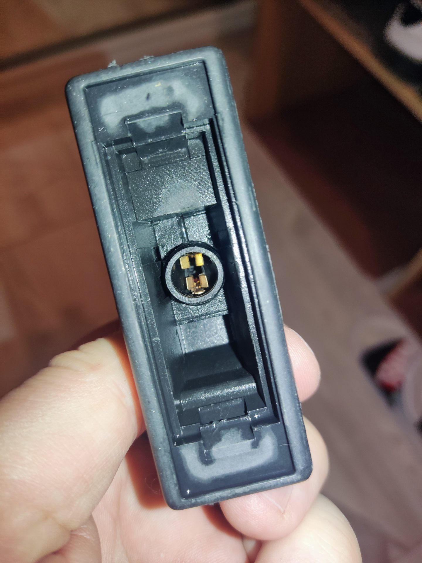 Плафон подсветки номера — Geely Emgrand X7, 2 л, 2019 года | своими ...