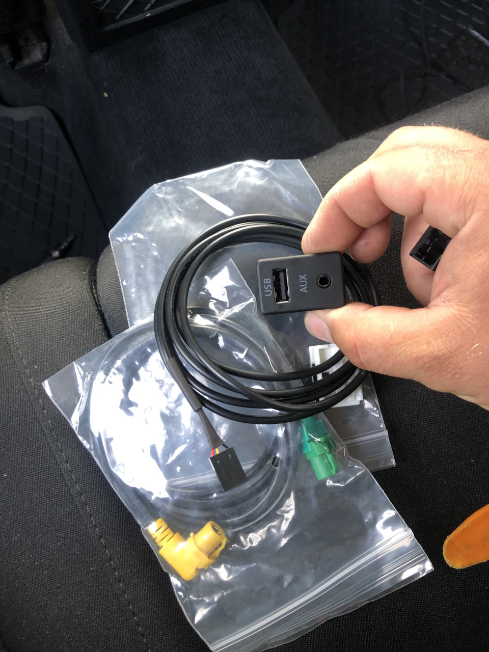 Подключение AUX — Volkswagen Passat Variant (B6), 2 л, 2008 года ...