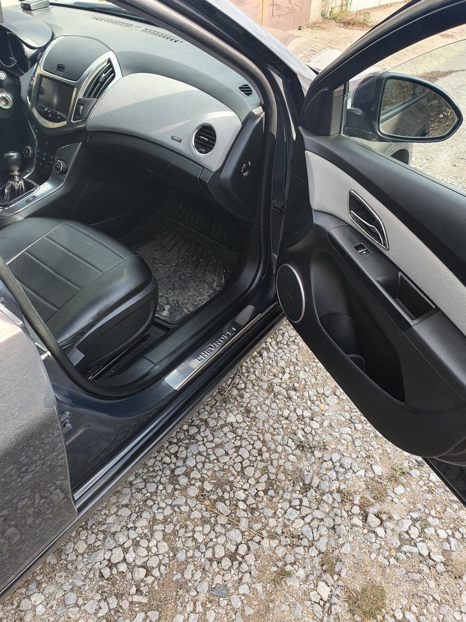 Декоративные накладки на пороги. — Chevrolet Cruze (1G), 1,8 л, 2013 ...