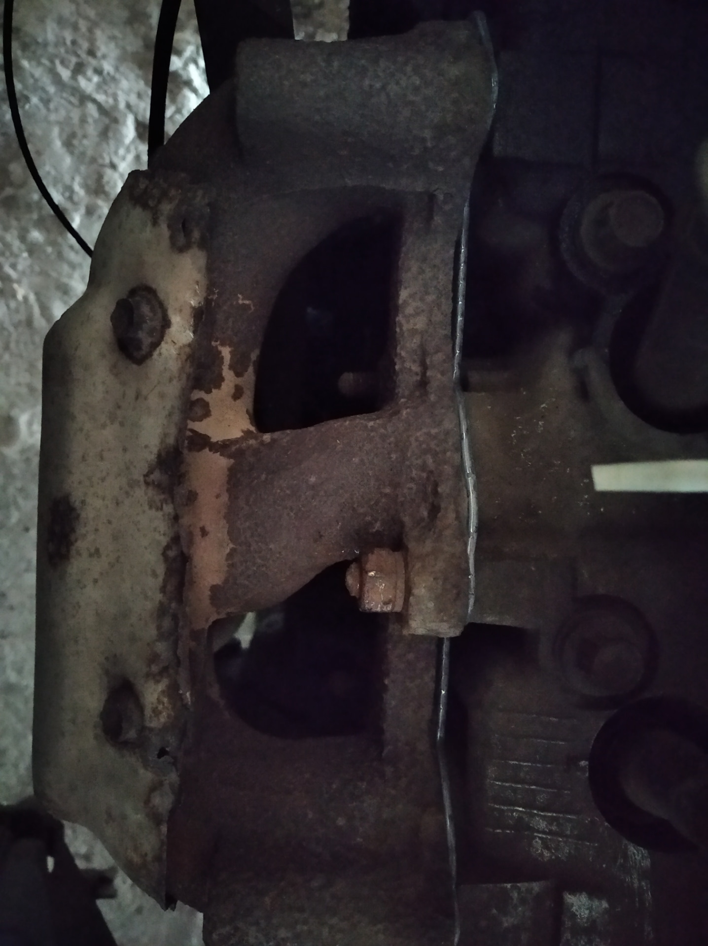 Смена прокладки коллектора — Suzuki Swift (1G), 0,9 л, 1996 года ...