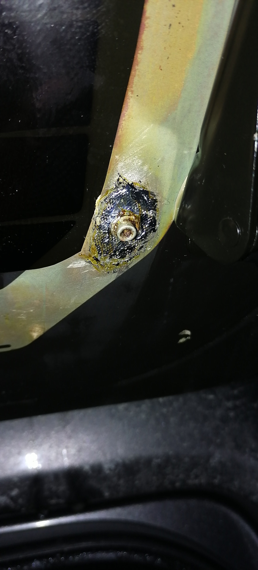 Пайка контакта обогрева заднего стекла на Jeep Wrangler JL — Jeep ...