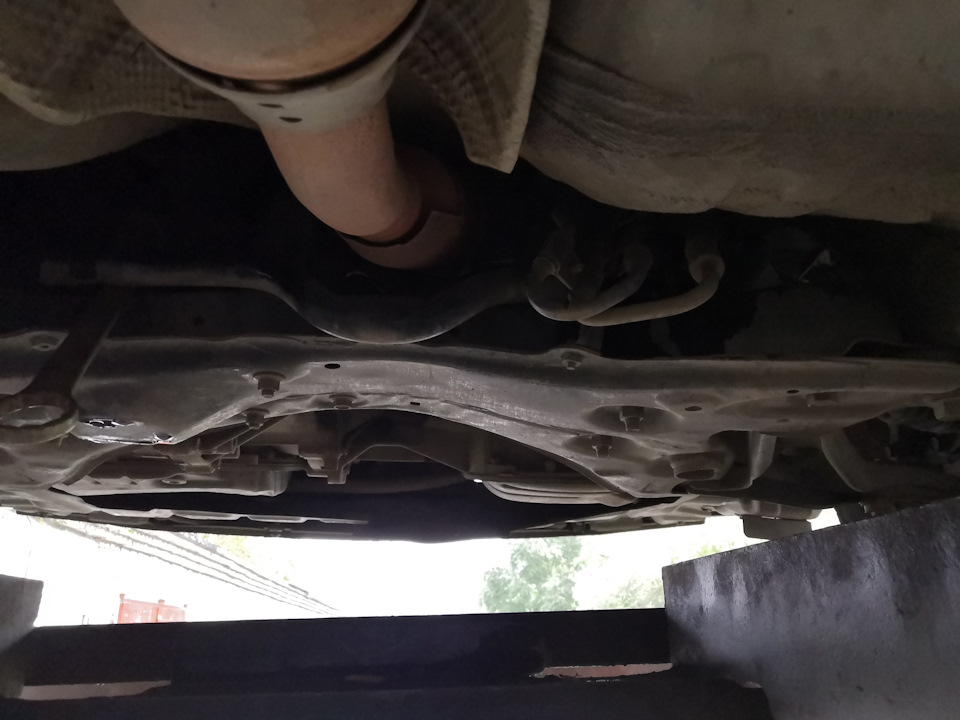 Замена резинок на стабилизаторе. — Toyota Raum (20), 1,5 л, 2007 года ...