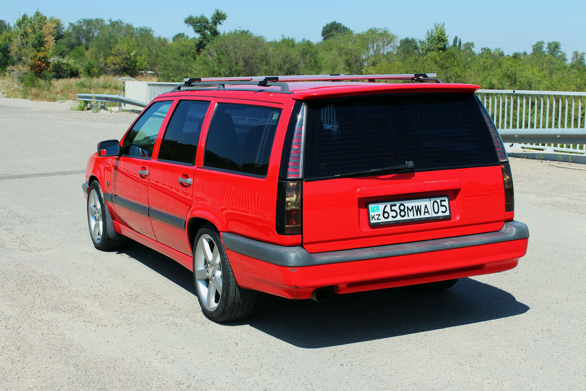 Вольво 850 универсал. Volvo 850r Wagon. Вольво 850 r универсал. Volvo 850 сзади. Volvo 850r Wagon White.