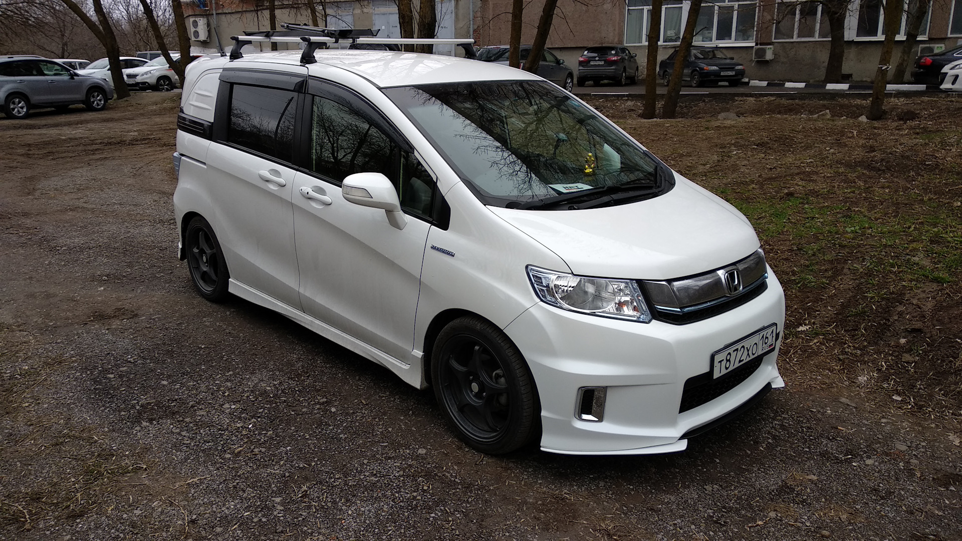 Honda Freed (1G) 1.5 гибридный 2014 Spike Hybrid #курычка на DRIVE2