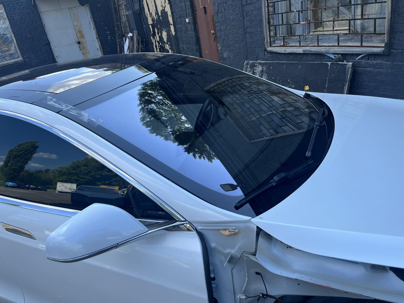 Замена лобового (лоб в лоб) — Tesla Model S, 2018 года | визит на ...