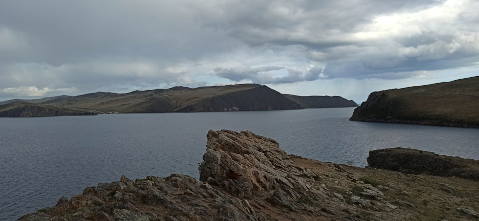 Собственно, сам остров Ольхон своей персоной. Паром ходит именно на него. — Mazda 323 IV