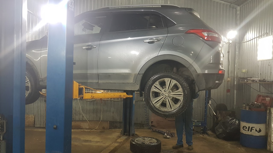 Замена задних тормозных колодок — Hyundai Creta (1G), 2 л, 2018 года ...