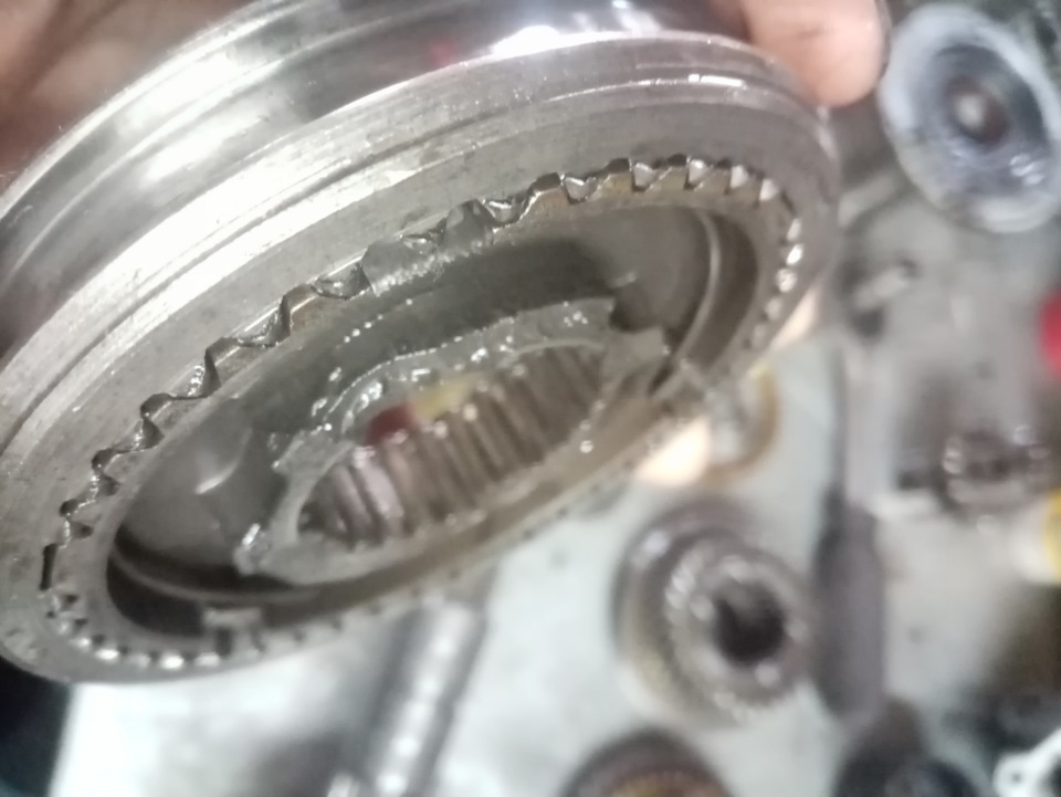 Вот и муфта 1 и 2 передачи, зубья уже зализаны — ГАЗ 3110