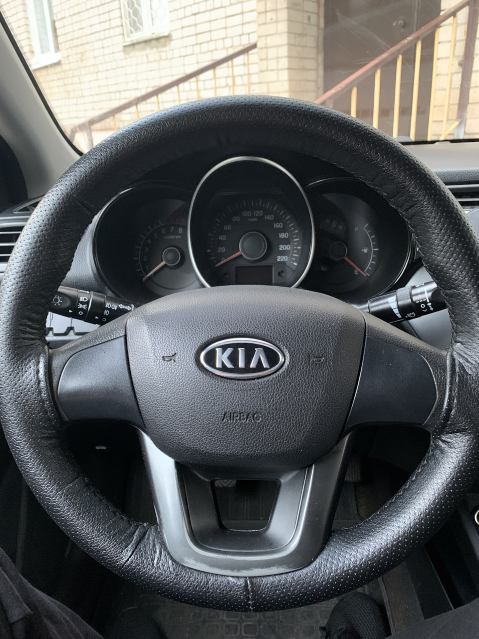 Kia Rio 2015 руль