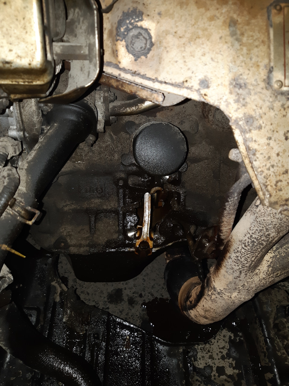 Смерть двигателя. Пробило блок. Шатун наружу(( — DRIVE2