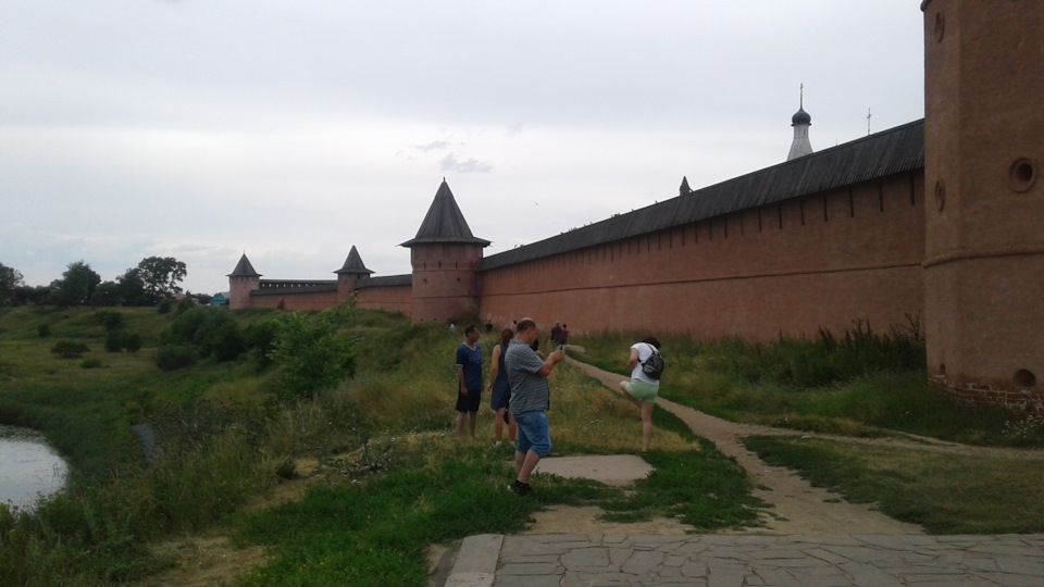 ФОТО КРЕМЛЯ СЗАДИ — Chevrolet Niva GLX