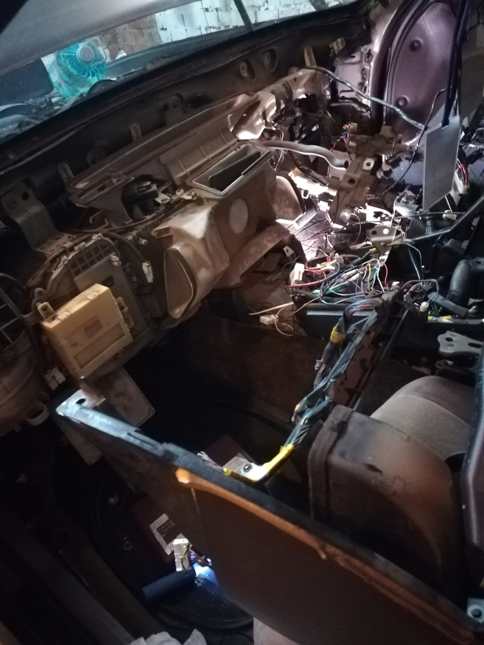 Как снять радиатор печки тойота витц Замена радиатора печки - Toyota Cresta (90), 3 л, 1993 года своими руками DRIVE2