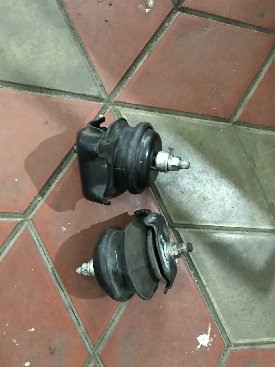 Замена подушек двигателя — Toyota Mark II (90), 2 л, 1993 года ...