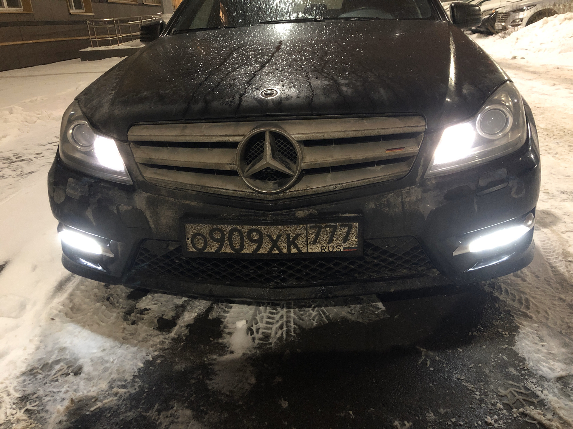 Дхо мерседес. Mercedes ml 166 замена дневных ходовых огней. ДХО замена t6. ДХО Мерседес дизайн. Как менять ДХО на w204 Рестайлинг 2011.