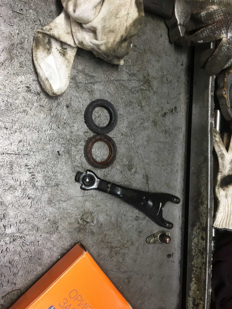 Два сальника привода под замену и вилка с шариком… — Lada Vesta (1G)