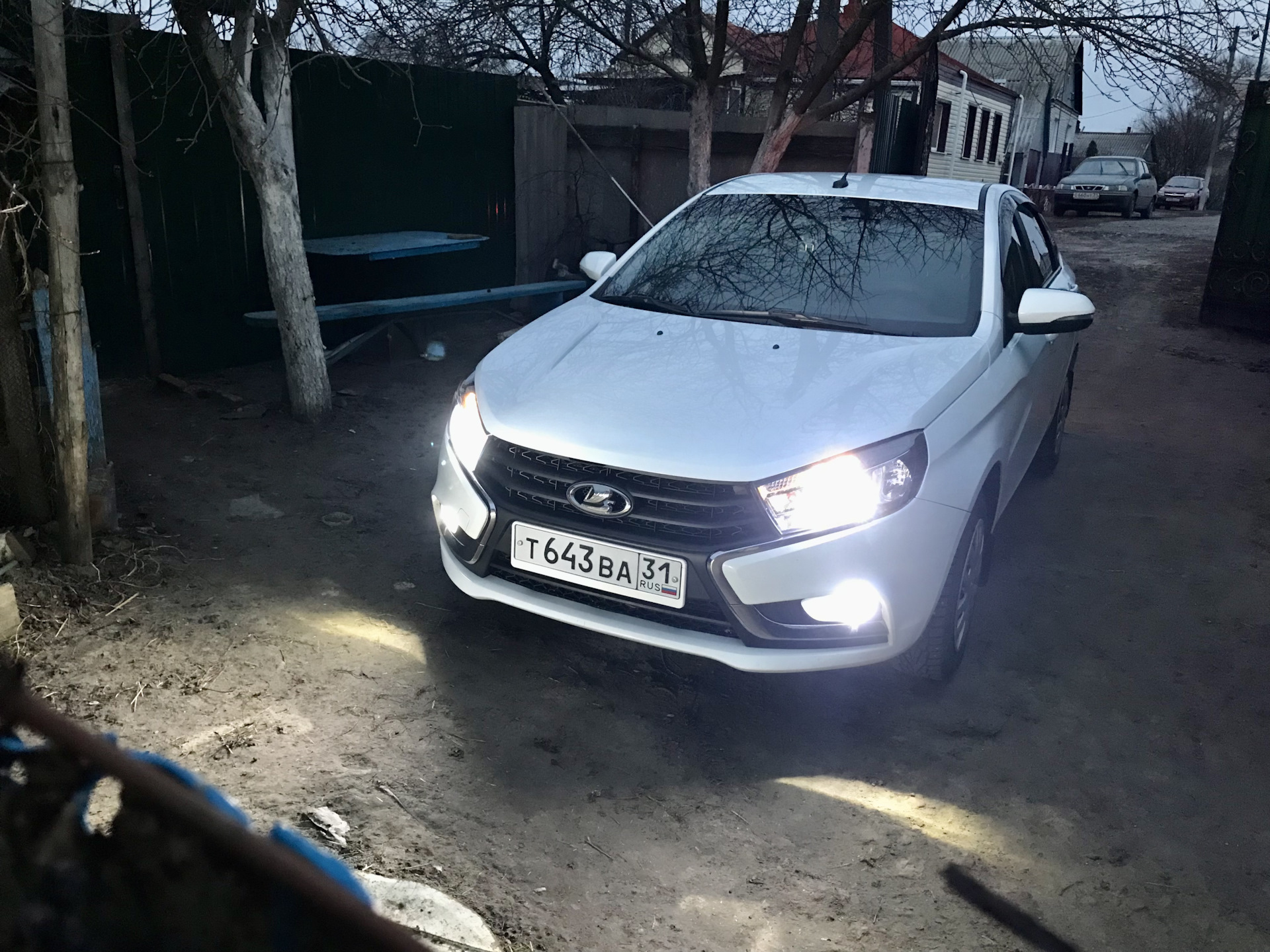 Белые Дхо Лада Веста Купить