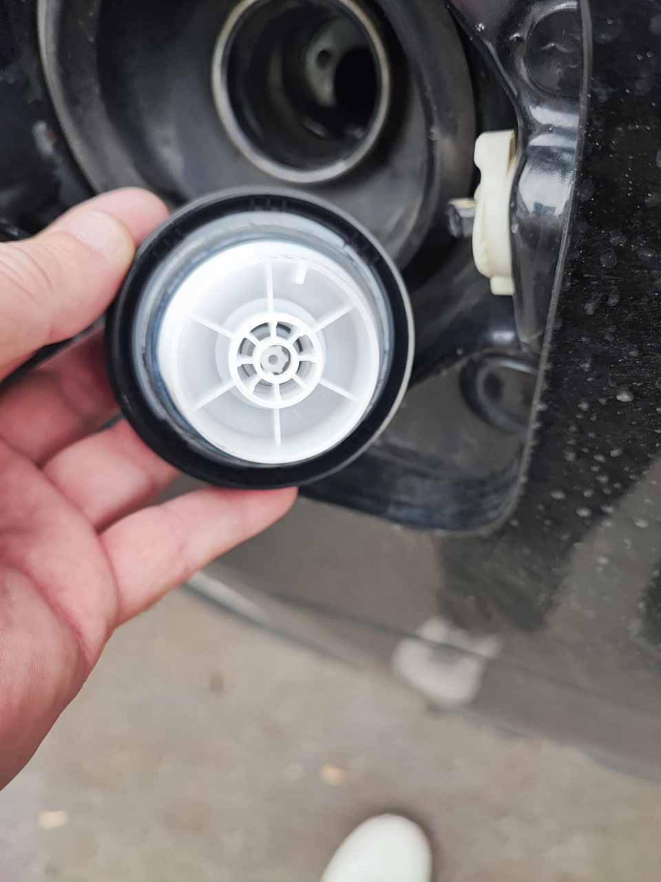 Замена крышки бензобака — Nissan Teana (J32), 2,5 л, 2011 года | своими ...