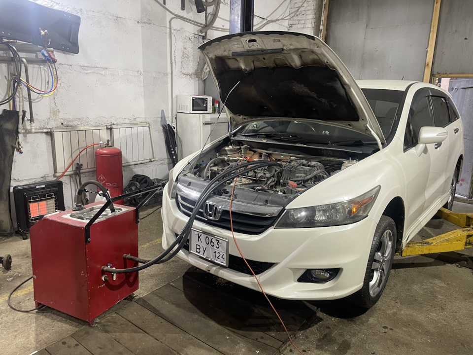 Замена антифриза honda. Honda Stream rn6 антифриз.