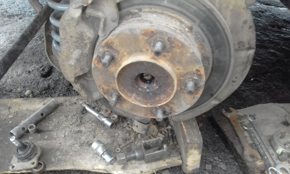 Можно ли заменить переднюю пружину на Ниве без стяжек? — Lada 4x4 3D, 1 ...