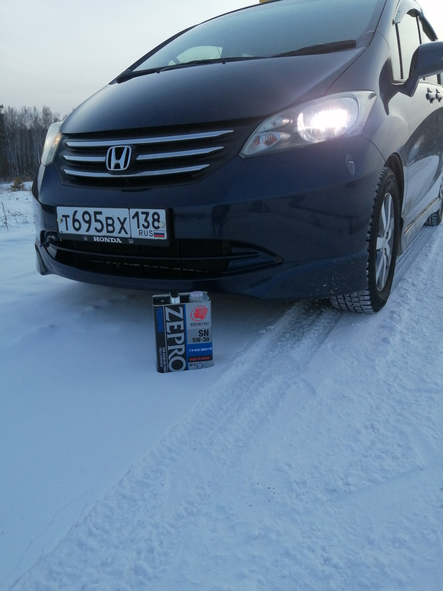 Масло хонда фрид гибрид. Хонда Фрид 2011 черный. Volkswagen Caddy 2012 бордовый. Хонда Фрид 2009 фото в Красноярске. Хонда freed черная зимой.