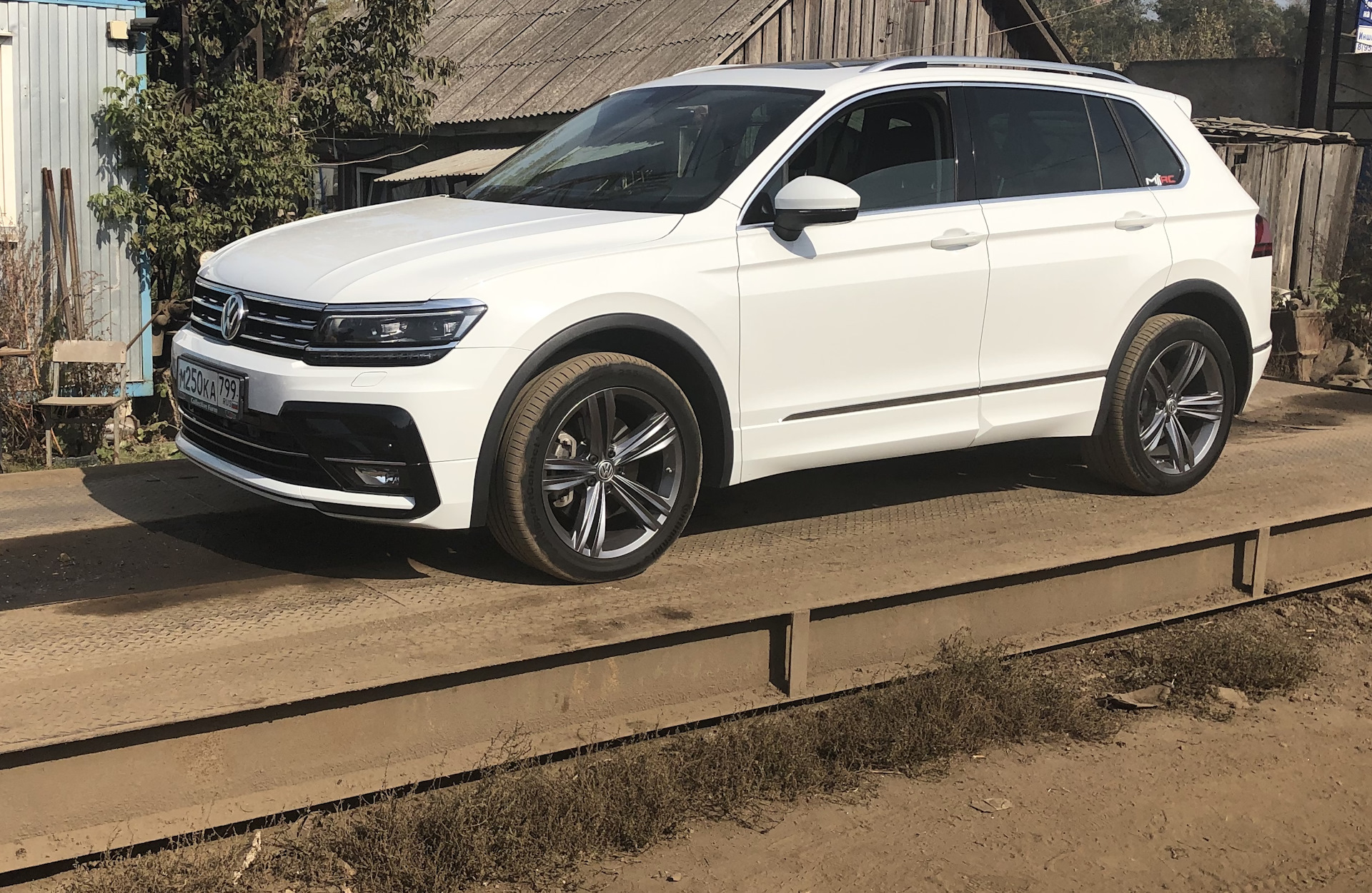 Tiguan 2018 Sportline. VW Tiguan 2 Sportline. Тигуан 2018 завышенный. Передняя панель Фольксваген Тигуан 2018.