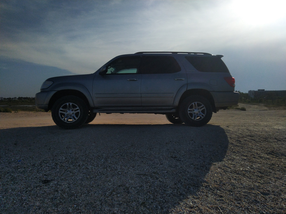 Фото в бортжурнале Toyota Sequoia (1G)