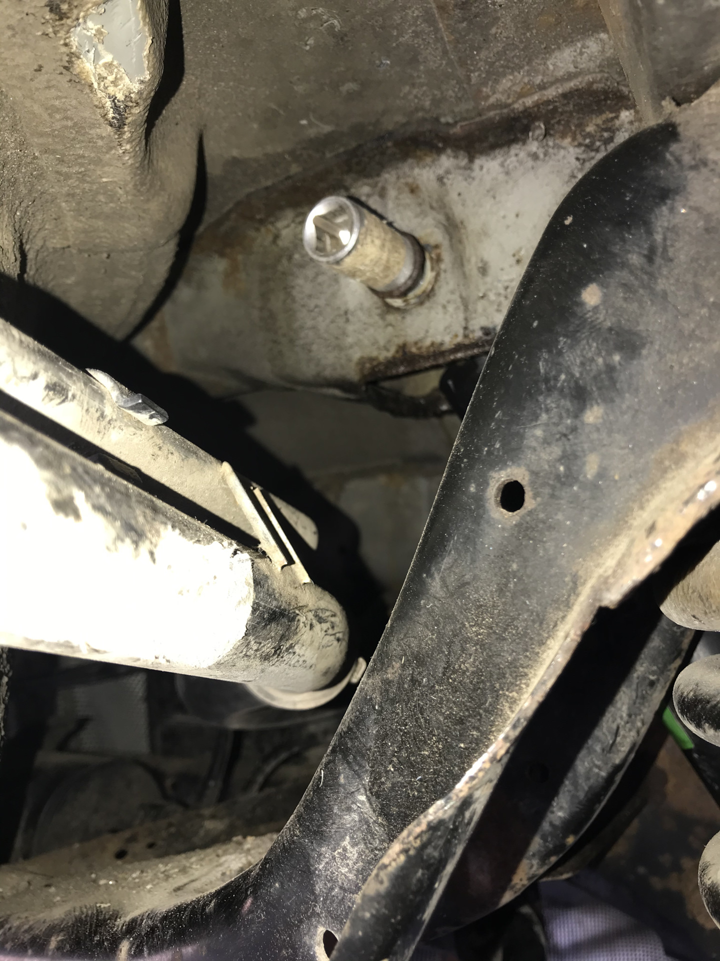 Заменил задние амортизаторы — Ford Focus Wagon II, 1,8 л, 2010 года ...