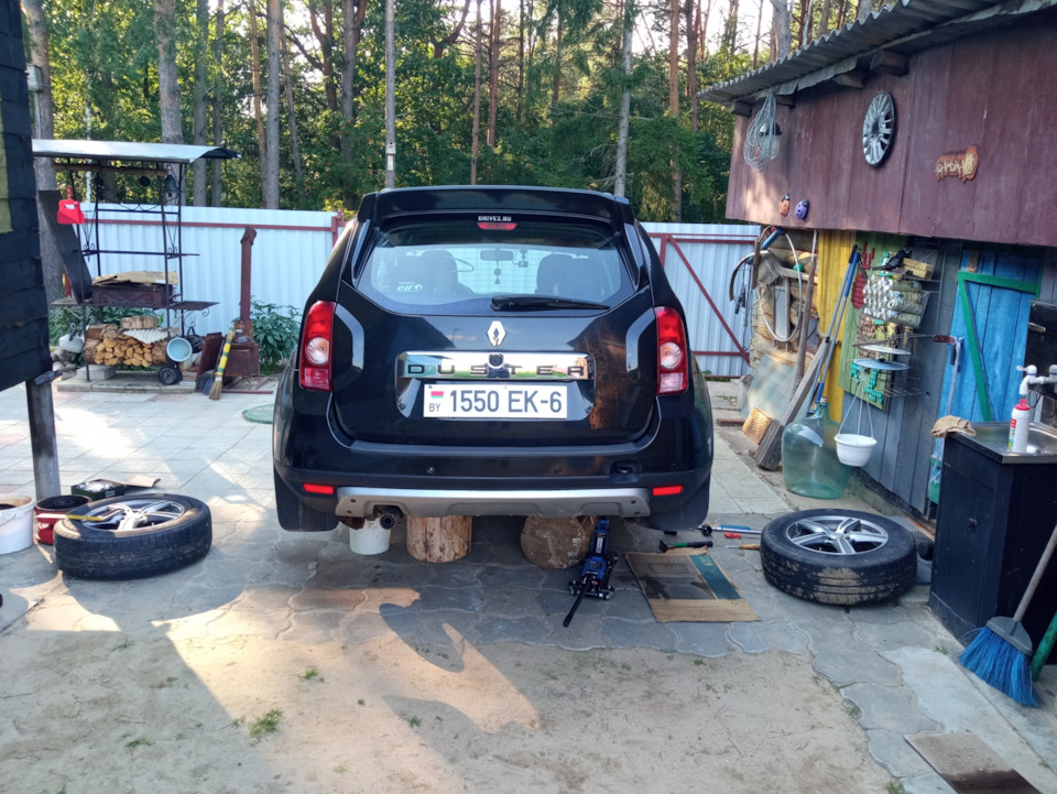 Замена задних барабанов — Renault Duster (1G), 1,6 л, 2013 года ...