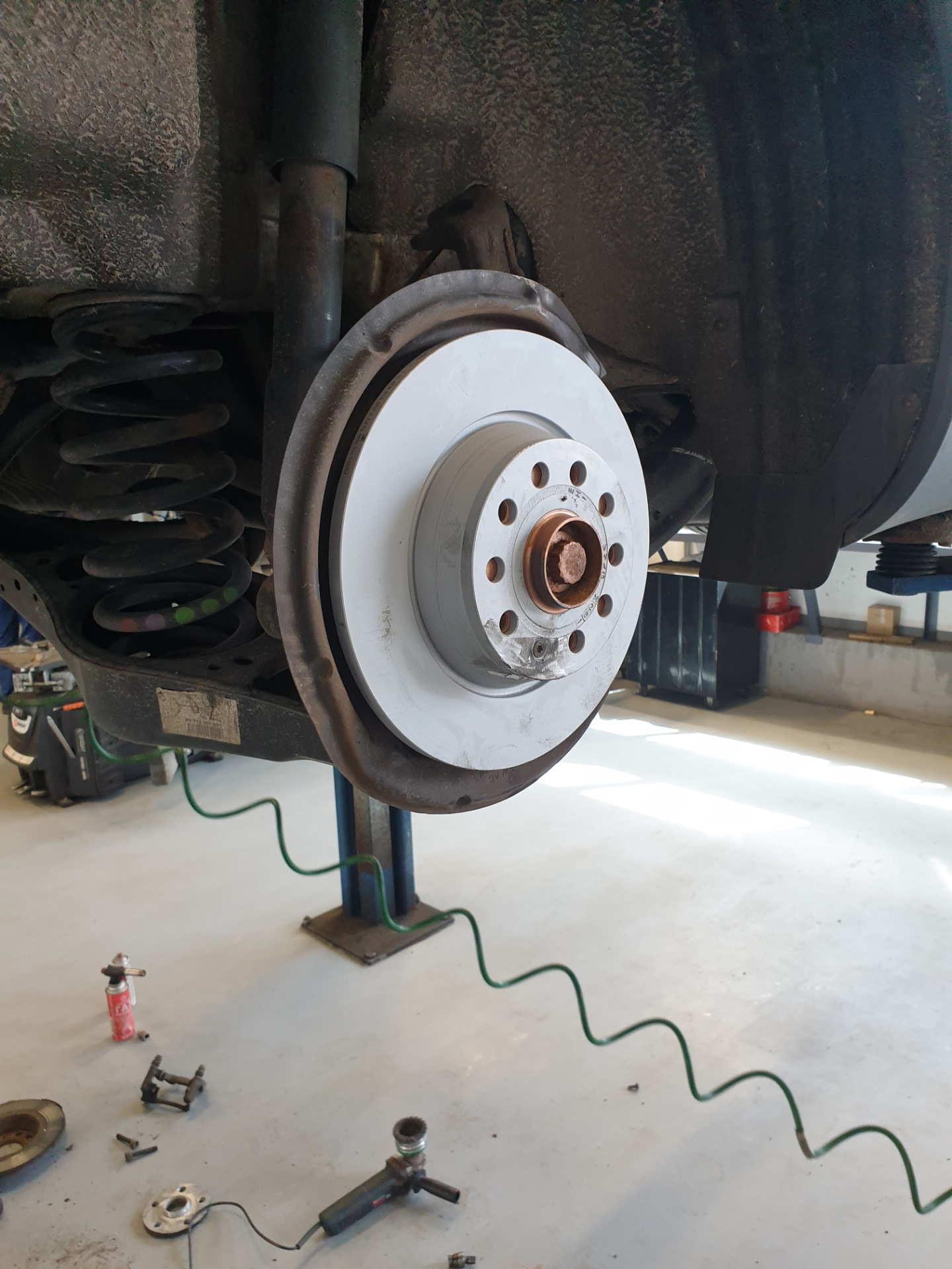 Задние диски колодки, пыльник ШРУСа, Руль от MQB — Volkswagen Passat ...