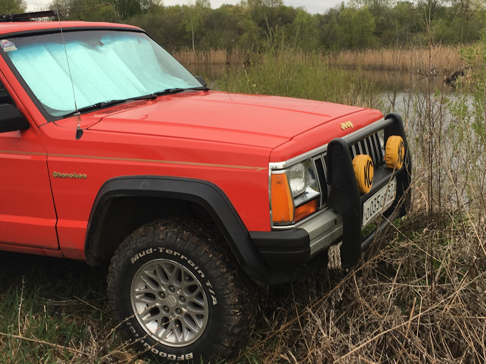 Jeep Cherokee XJ оранжевый