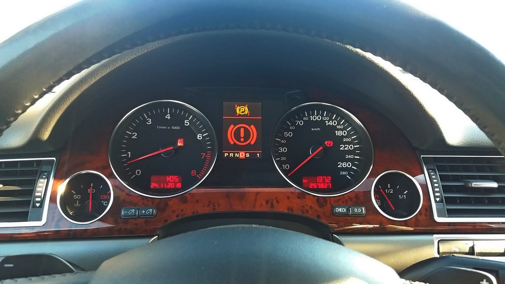 Замена блока стояночного тормоза, чистка/разработка правого ...