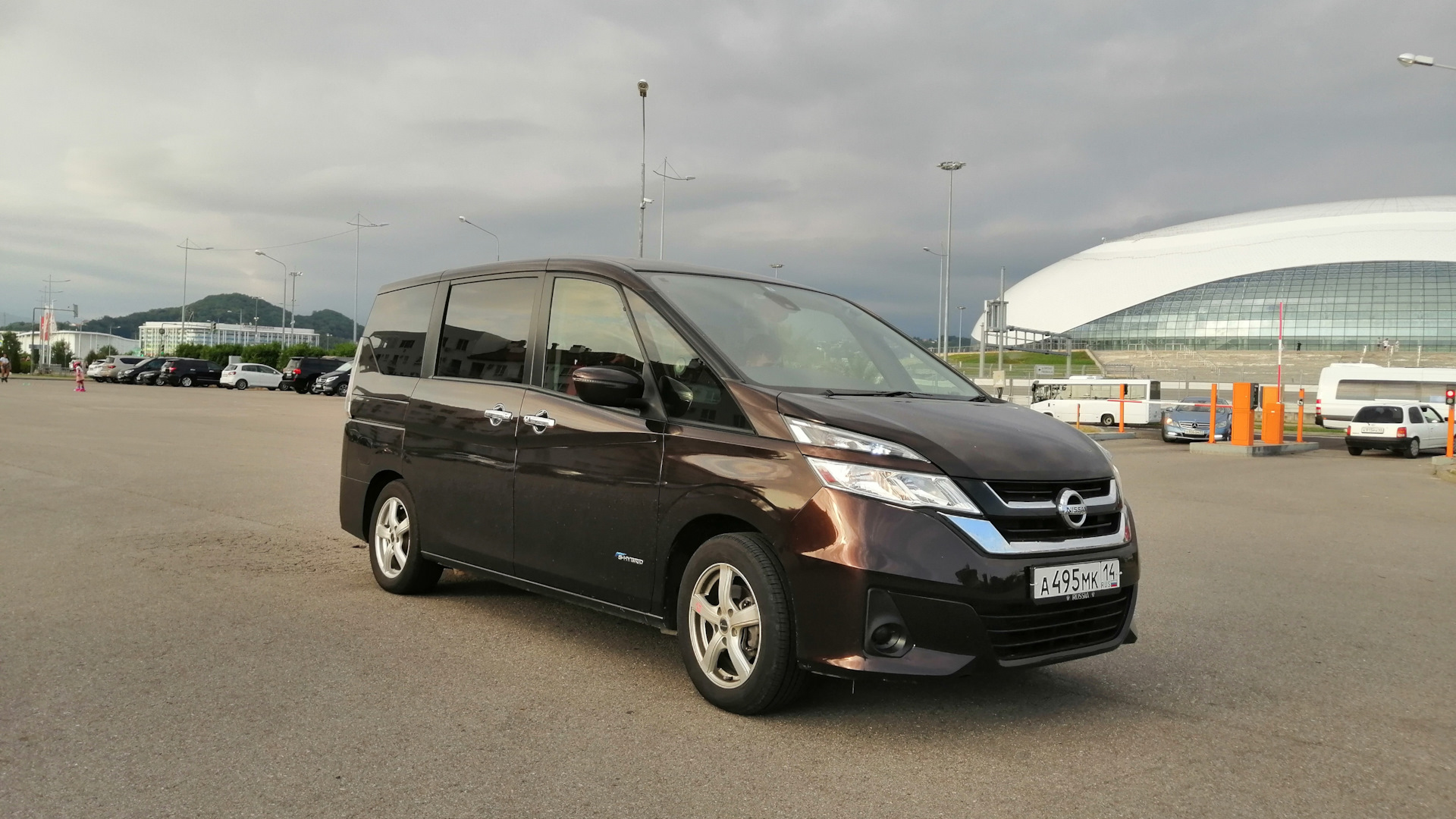 Nissan Serena Mk V (C27) 2.0 гибридный 2017 | GNC27X 4WD 