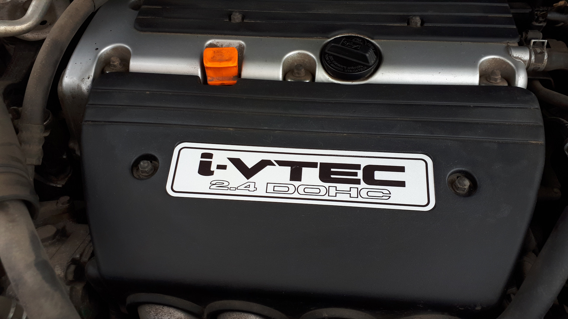 Хонда 2.4. Хонда двигатель 2.4 i-VTEC. Наклейка i-VTEC 2.4 DOHC. Двигатель i VTEC DOHC 2. Шильдик i-VTEC 2.4.