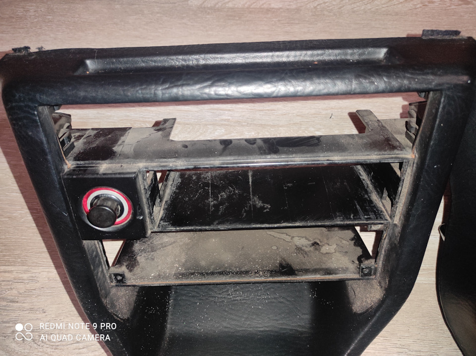 Берем с полки в гараже центральную консоль — Audi 100 (C3)