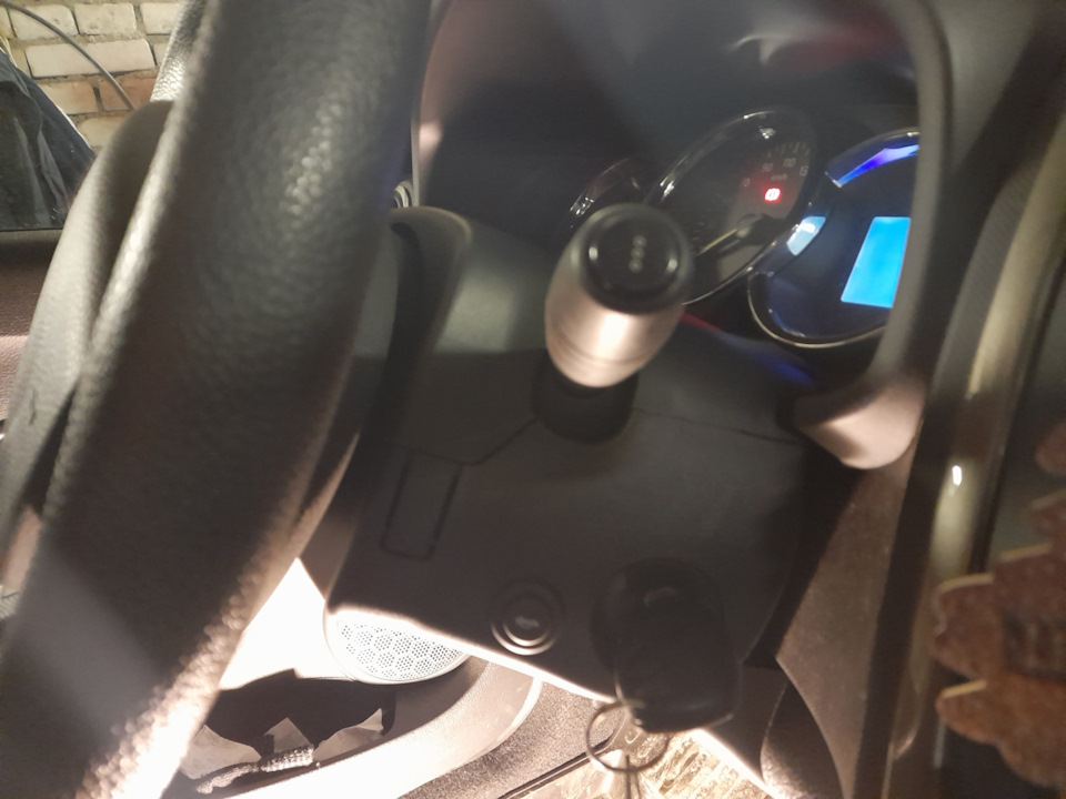 Один взмах дворников — Renault Logan (2G), 1,6 л, 2015 года | своими ...