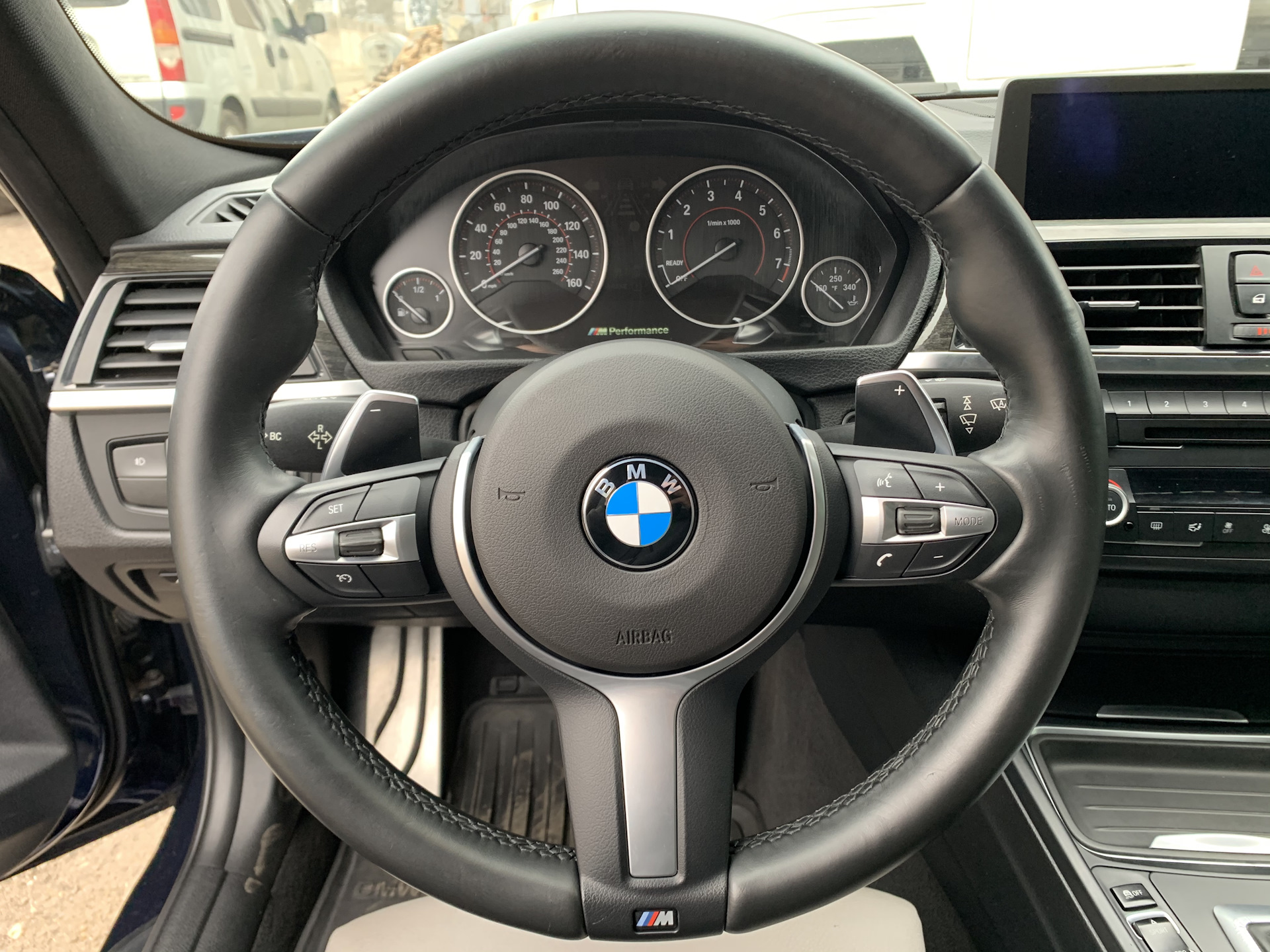 Руль бмв ф30. М руль БМВ ф30. Руль BMW m3 f30. M руль BMW f30.