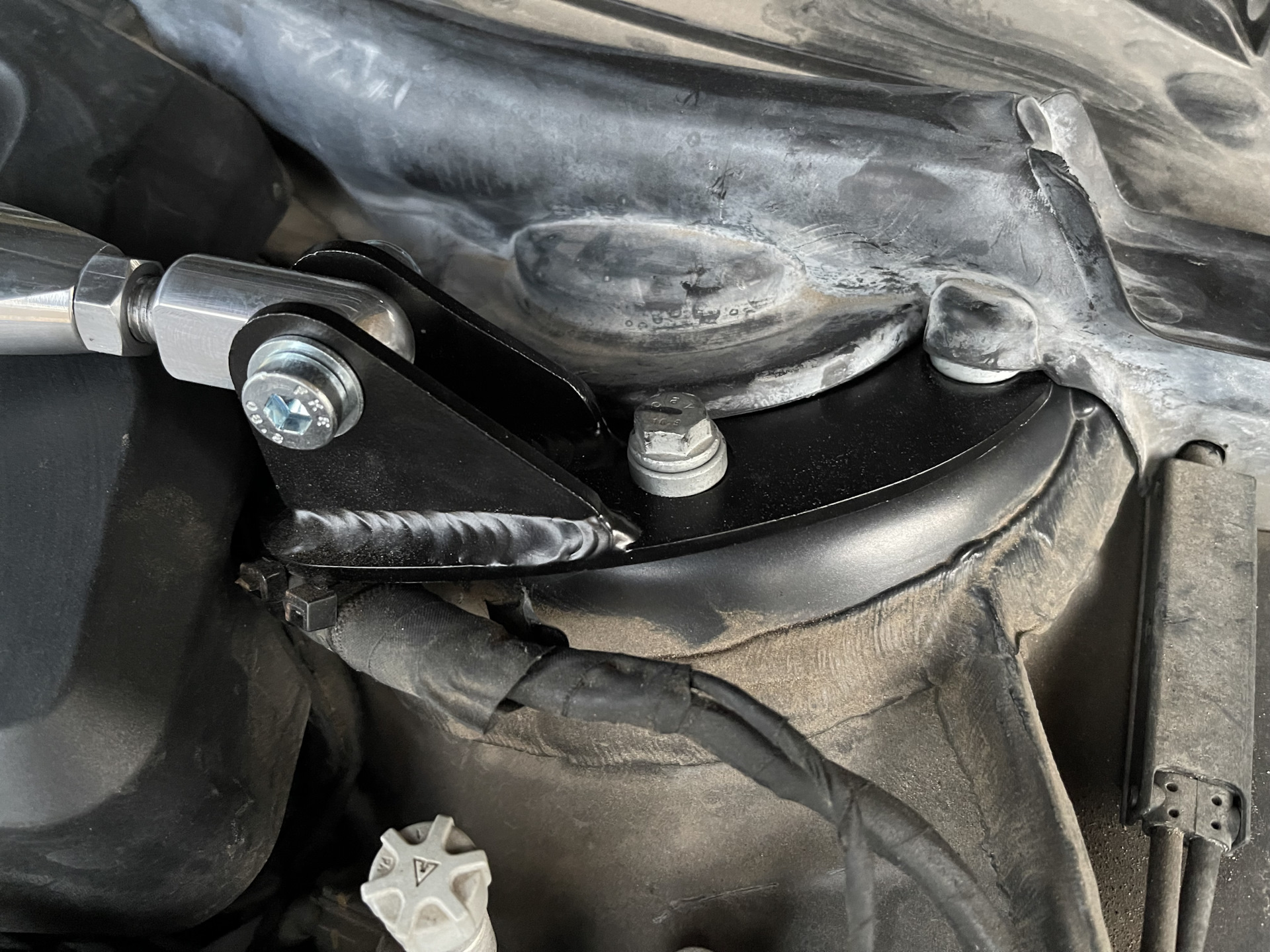 Распорка для передних стоек Wiechers (067045) — BMW 3 series (F30), 2 л ...