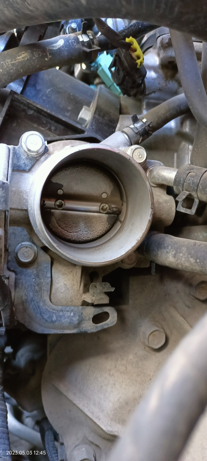 Чистка дроссельной заслонки — Hyundai Solaris, 1,6 л, 2015 года | визит ...