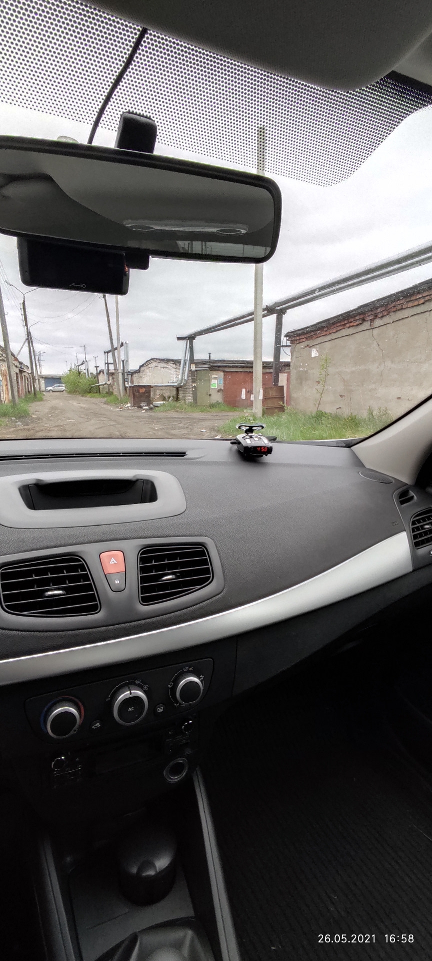 Припаял регистратор+радар к плафону — Renault Fluence, 1,6 л, 2014 года ...