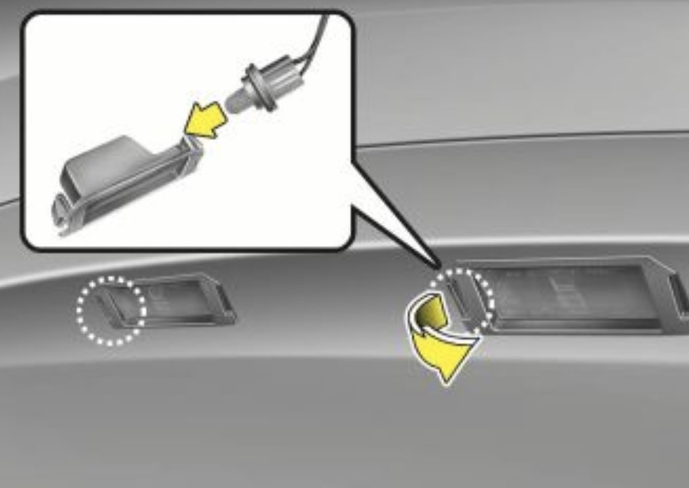 Как поменять лампочку на подсветке номера. Кия СИД 2014 лампа освещения номерного знака. Лампа подсветки номера соул.