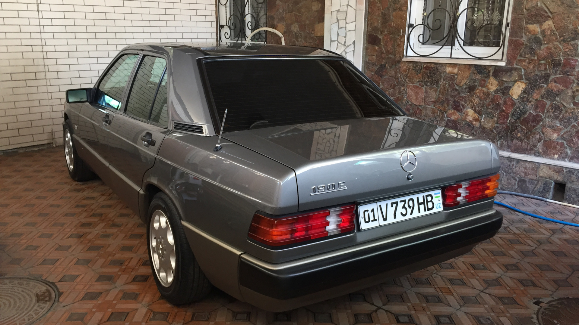 Mercedes-Benz 190 (W201) 2.3 бензиновый 1988 | M111 2.3 5МКПП на DRIVE2