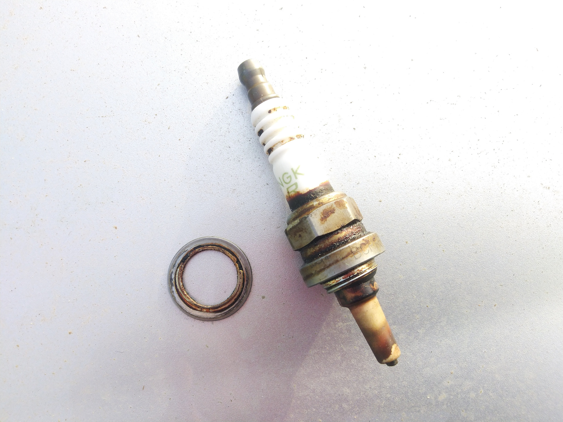 Обломилась свеча — Lada Приора седан, 1,6 л, 2009 года | визит на ...