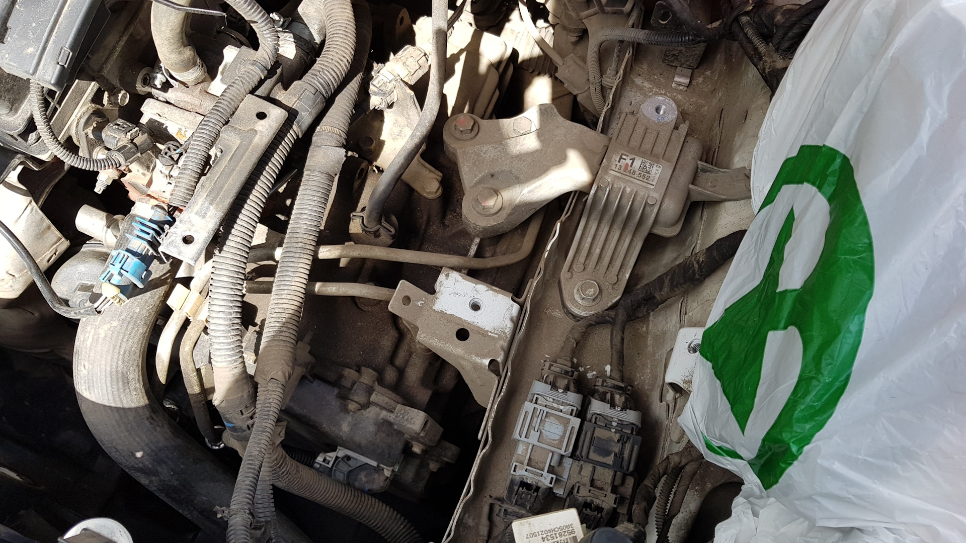 Протянул крепления опор двигателя и помыл коробку — Chevrolet Cruze ...