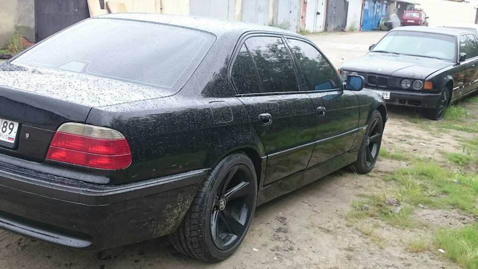 Photo from the logbook BMW 7 series (E38)