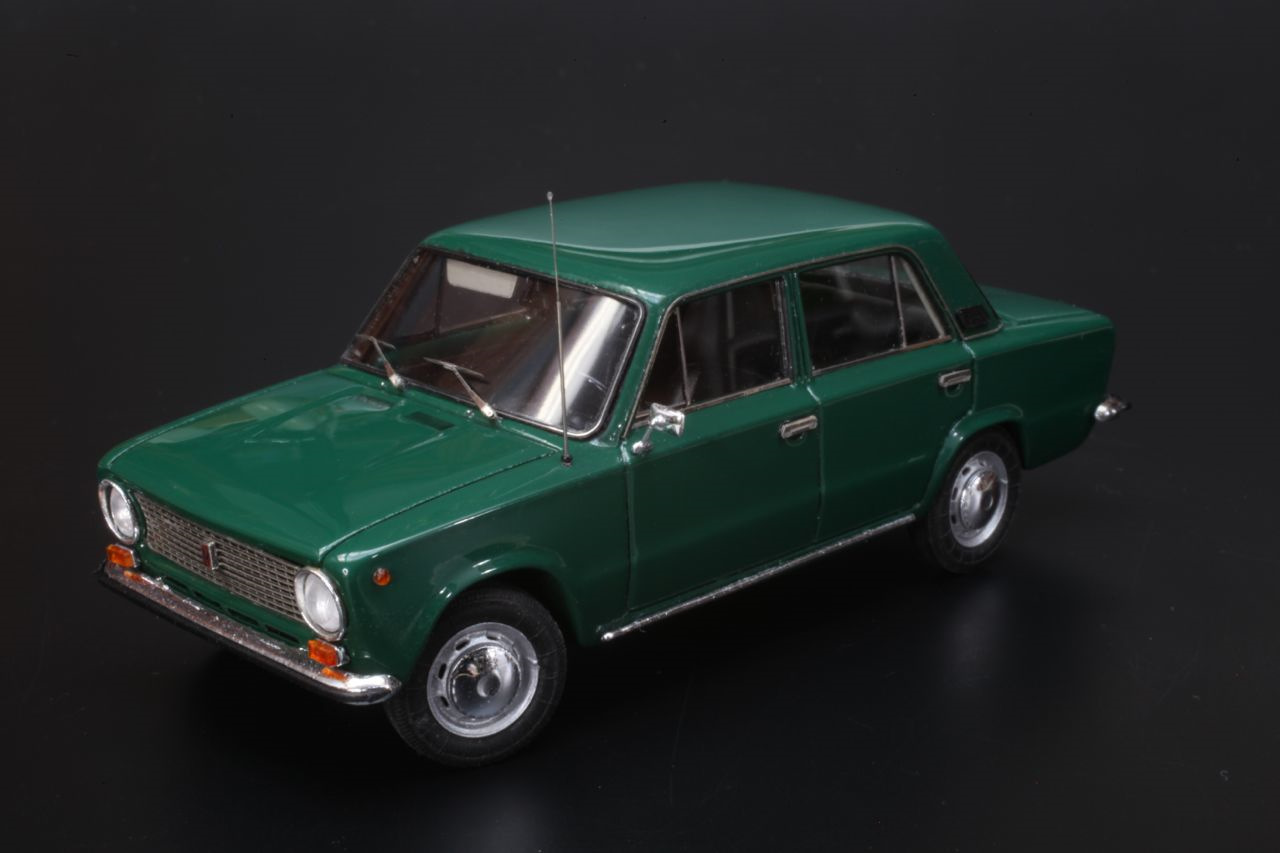 M 2101. ВАЗ 2101 EVR Mini 1/43. ВАЗ 2101 темно зеленая.