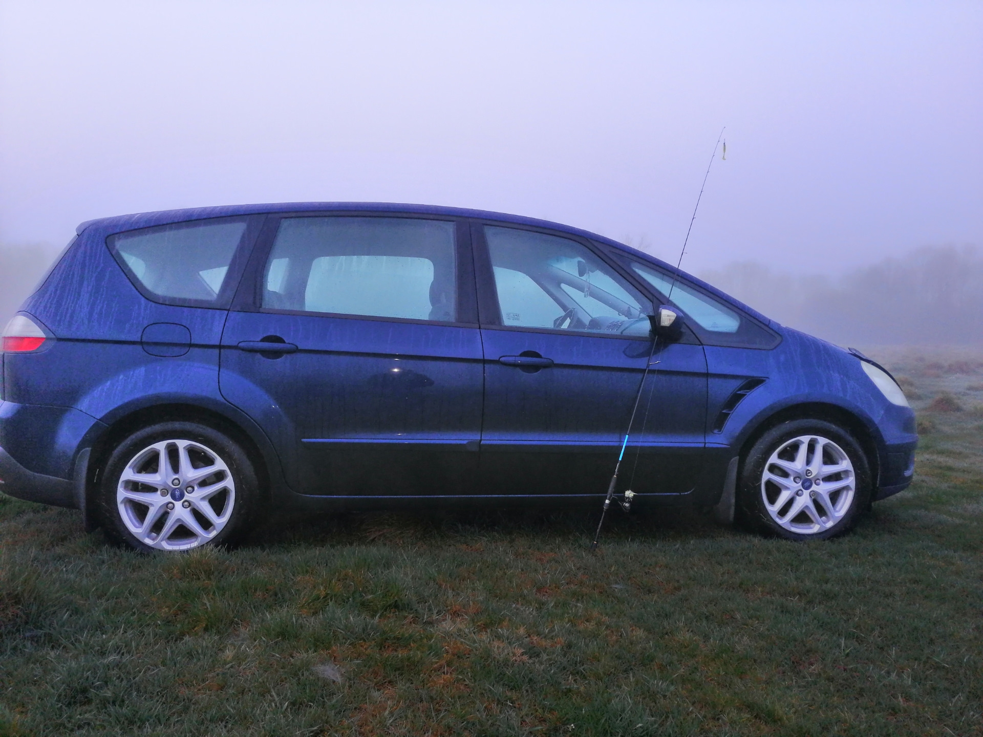 Синий макс. Форд c-Max синий r16. Ford s-Max Blue. Форд s Макс синий. Форд ЭС Макс серо голубого цвета.