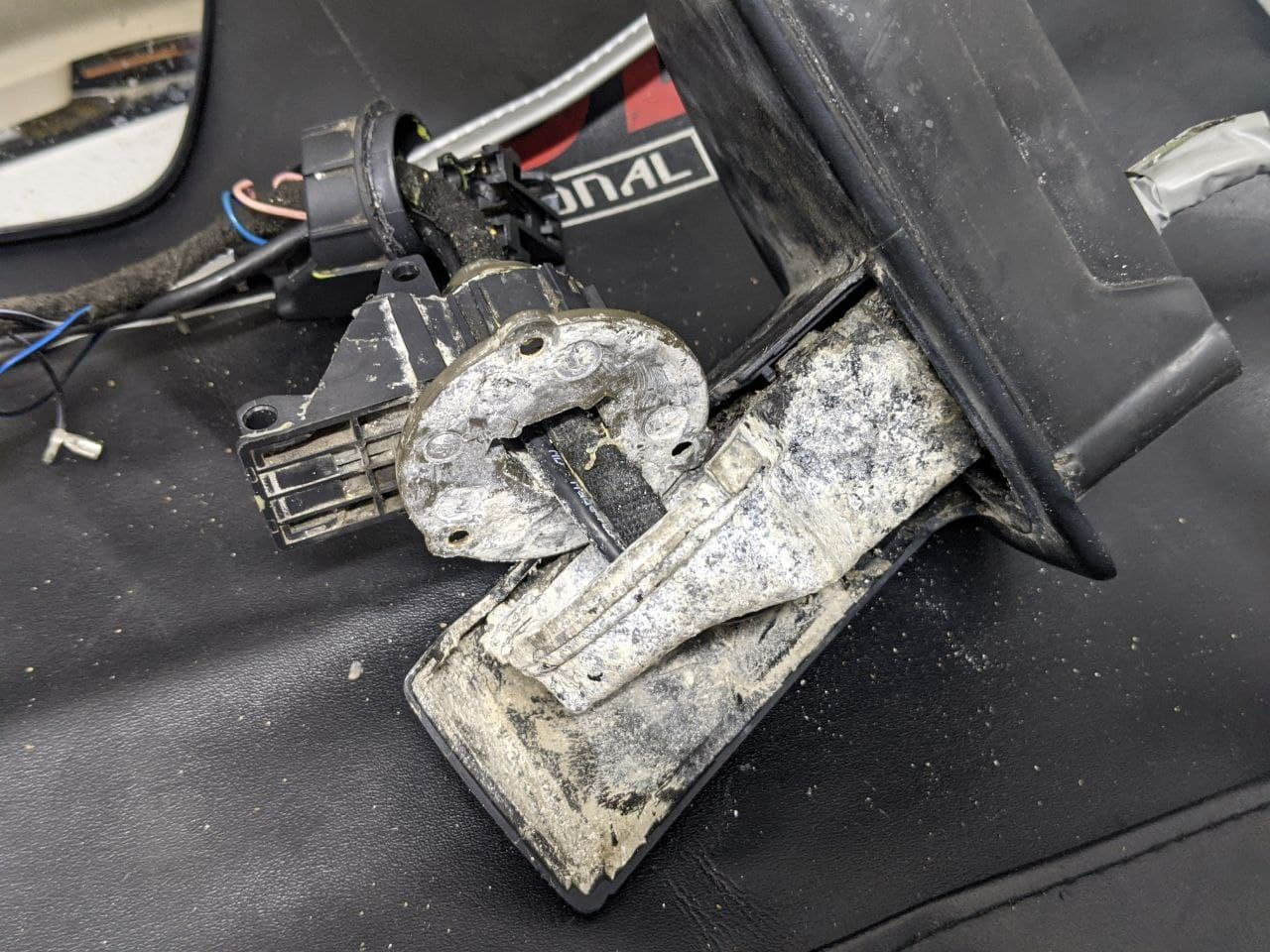 Складывание зеркал range rover. Корпус зеркала заднего вида дискавери 3. Моторчик зеркала дискавери 3. Зеркала заднего вида ленд ровер дискавери 4. Складывание зеркал range rover.